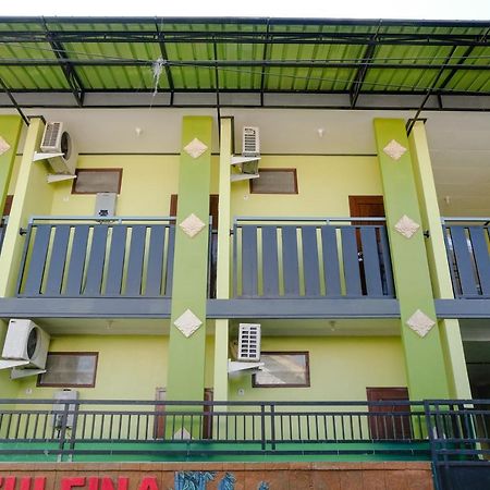 Zulfina Homestay Syariah Mitra Reddoorz بانيووانجى المظهر الخارجي الصورة