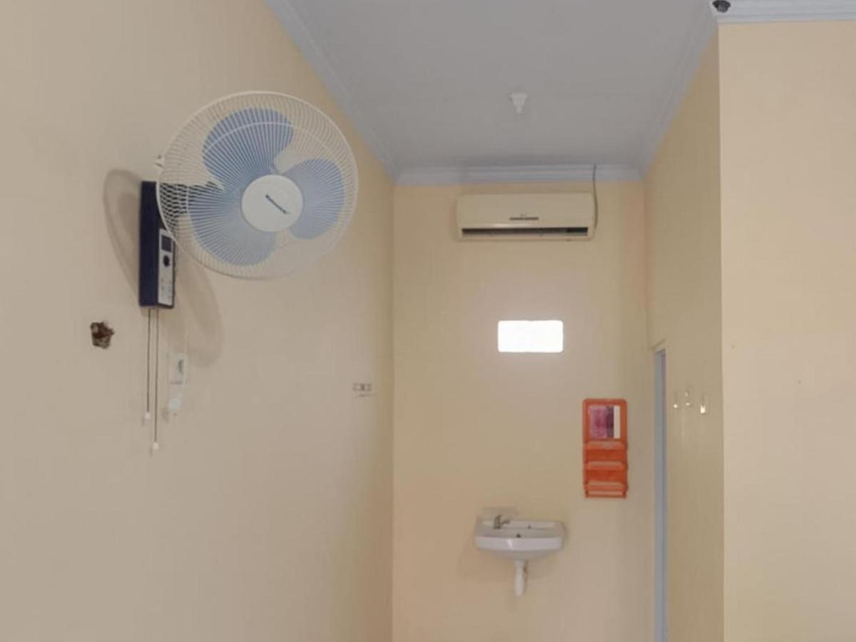 Zulfina Homestay Syariah Mitra Reddoorz بانيووانجى المظهر الخارجي الصورة