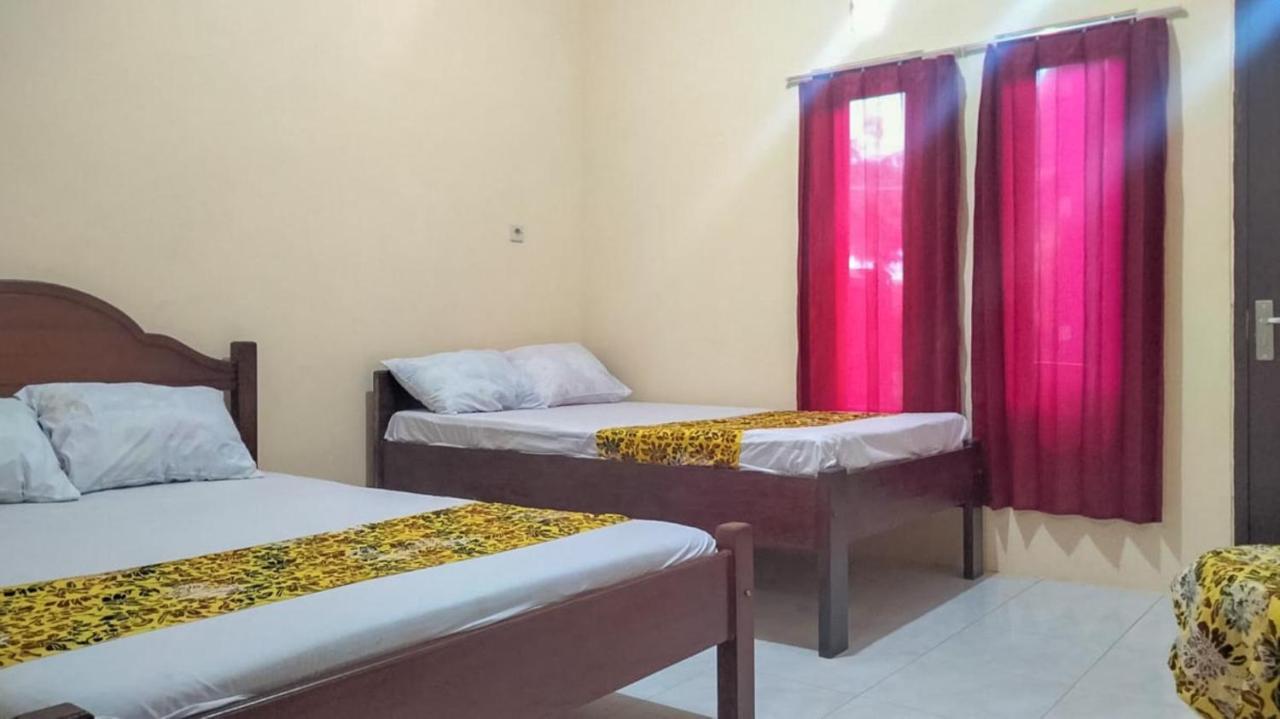 Zulfina Homestay Syariah Mitra Reddoorz بانيووانجى المظهر الخارجي الصورة