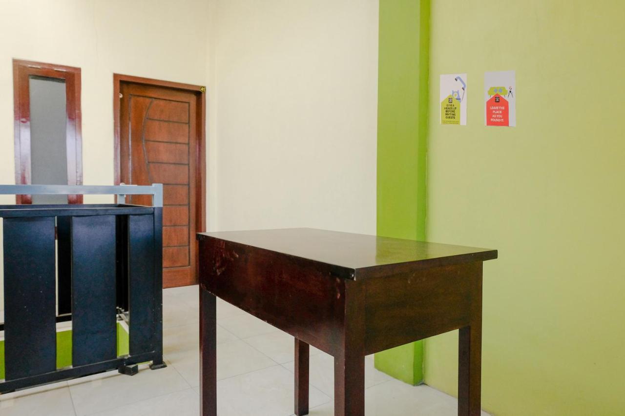 Zulfina Homestay Syariah Mitra Reddoorz بانيووانجى المظهر الخارجي الصورة
