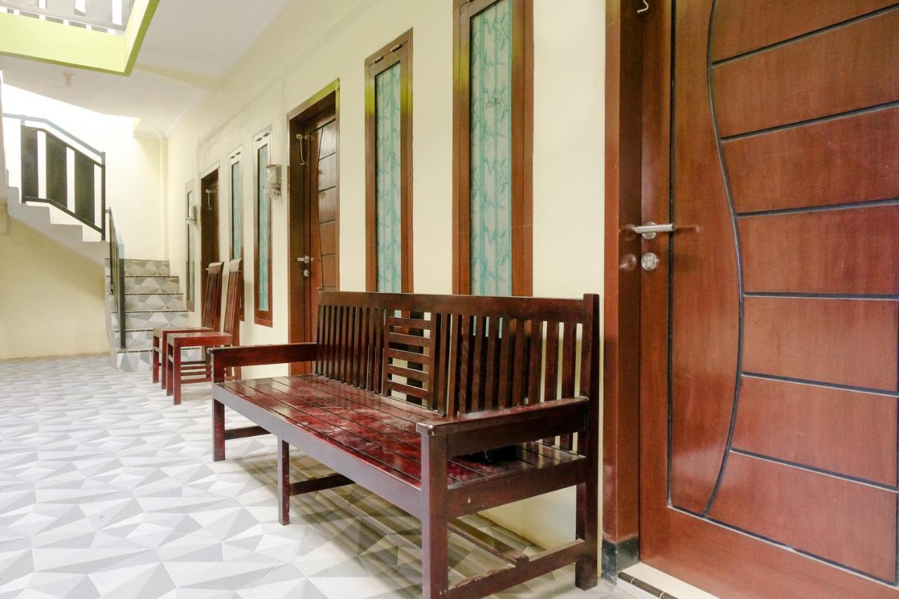 Zulfina Homestay Syariah Mitra Reddoorz بانيووانجى المظهر الخارجي الصورة