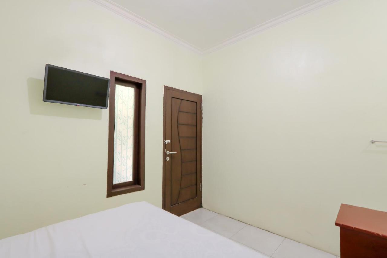 Zulfina Homestay Syariah Mitra Reddoorz بانيووانجى المظهر الخارجي الصورة