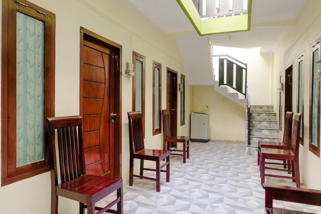 Zulfina Homestay Syariah Mitra Reddoorz بانيووانجى المظهر الخارجي الصورة