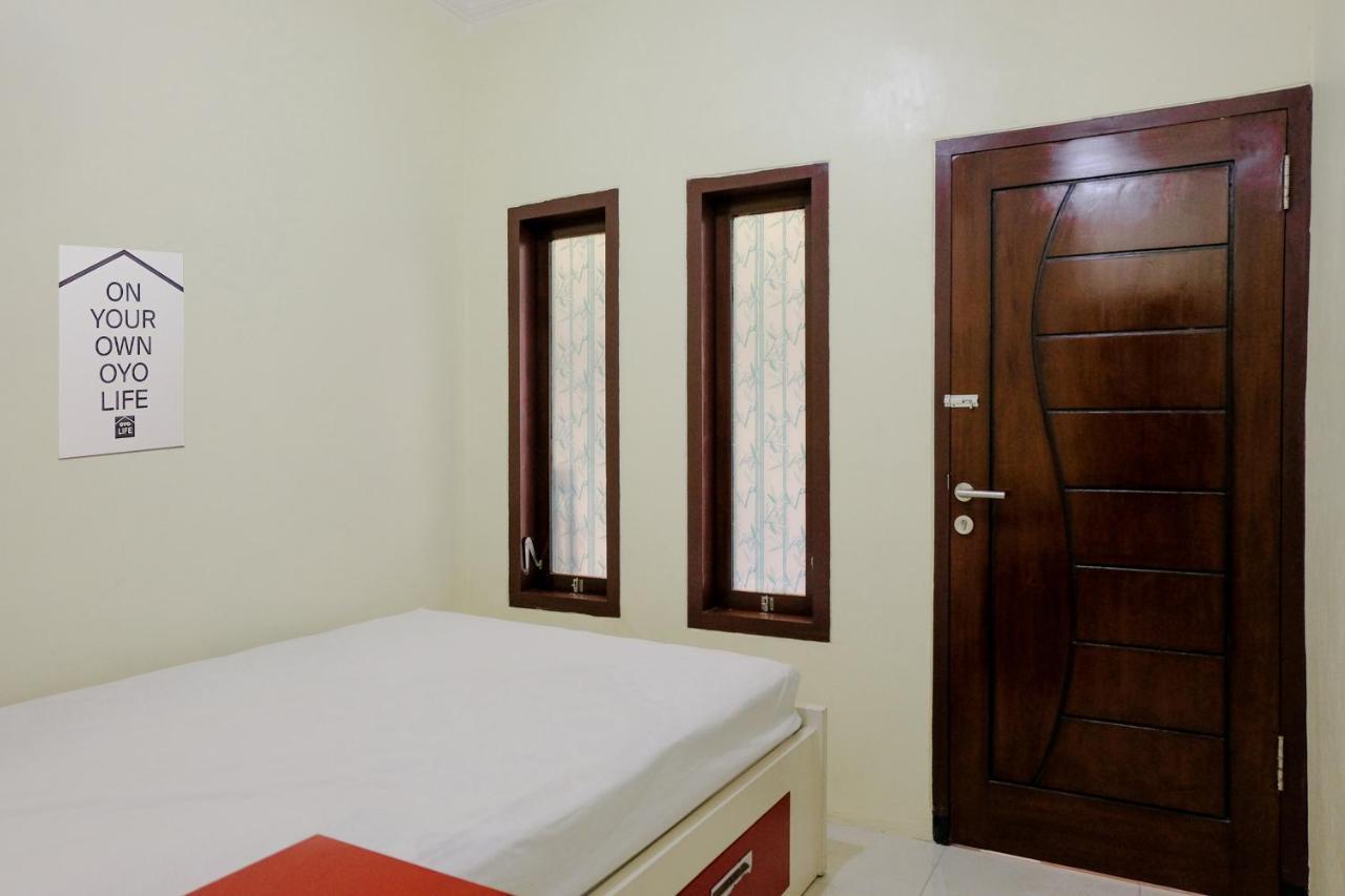 Zulfina Homestay Syariah Mitra Reddoorz بانيووانجى المظهر الخارجي الصورة