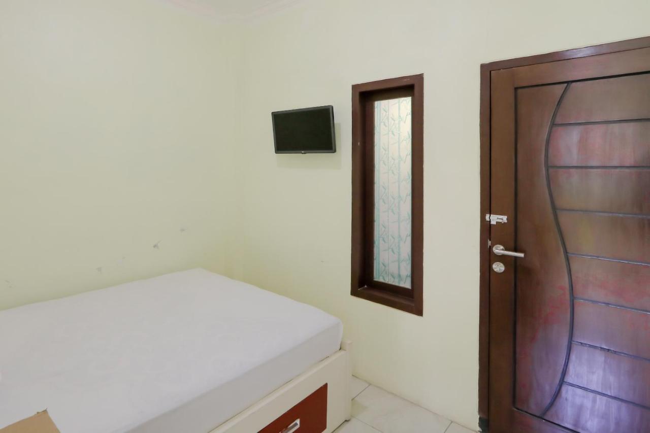 Zulfina Homestay Syariah Mitra Reddoorz بانيووانجى المظهر الخارجي الصورة