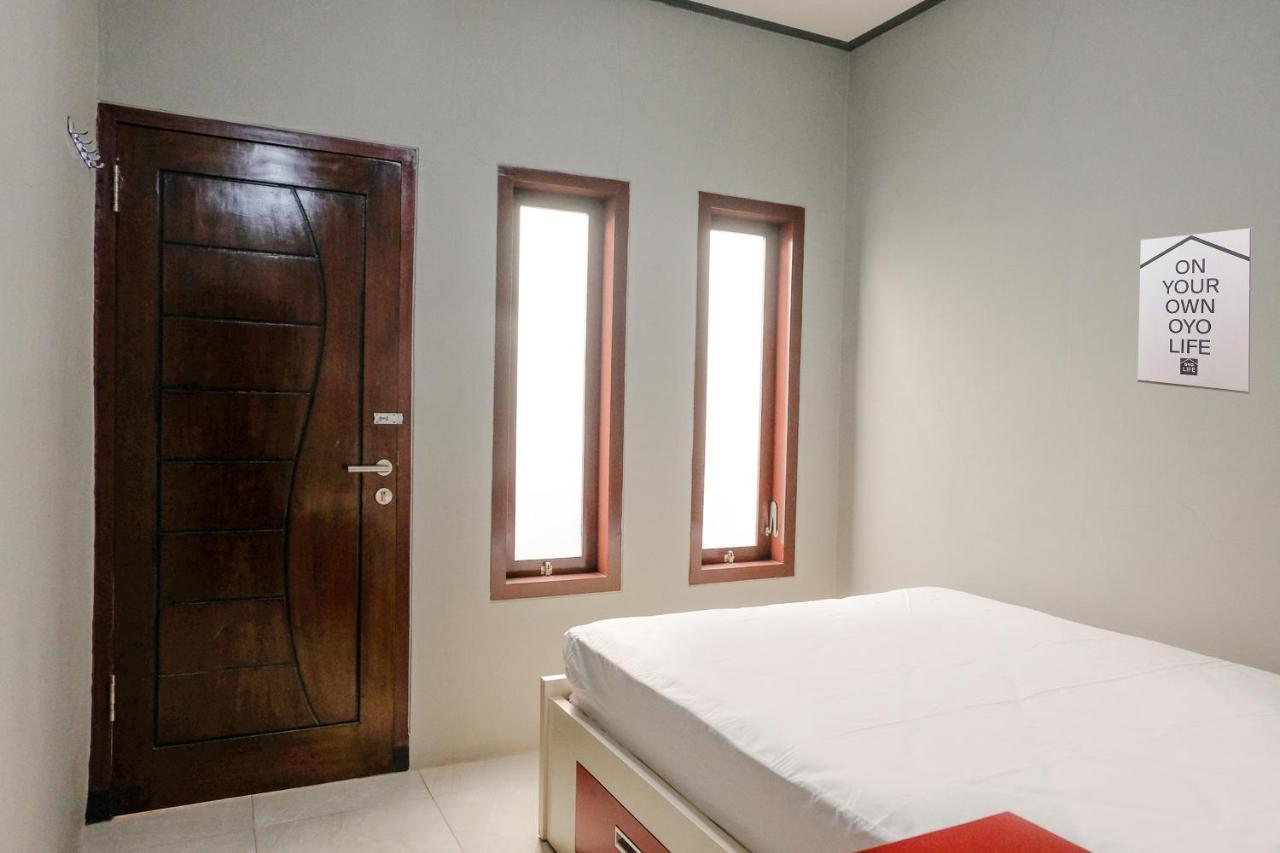 Zulfina Homestay Syariah Mitra Reddoorz بانيووانجى المظهر الخارجي الصورة